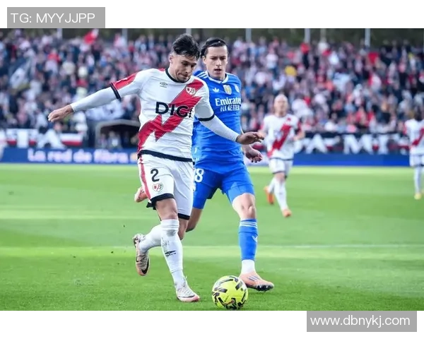 足球场上星光璀璨，全球顶尖球员同场竞技，谁主沉浮一决高下