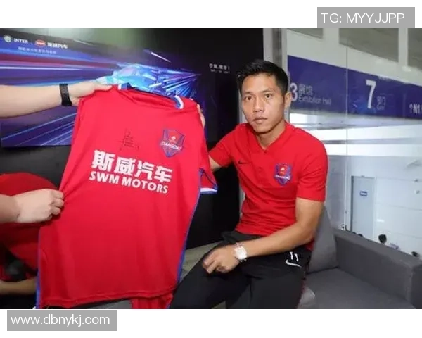 足球迷如何与球星互动获取签名的实用攻略与技巧