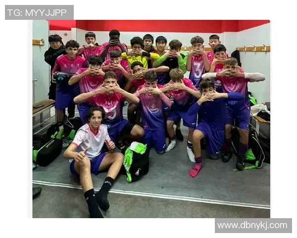 路人假扮足球球星引发街头热议真实与假象的边界在哪里